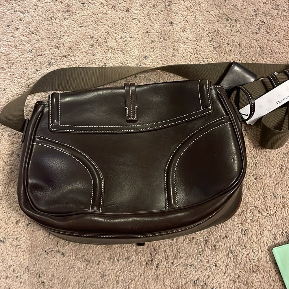 Dooney and Bourke brown leather shoulder bag - Picture 3 of 6